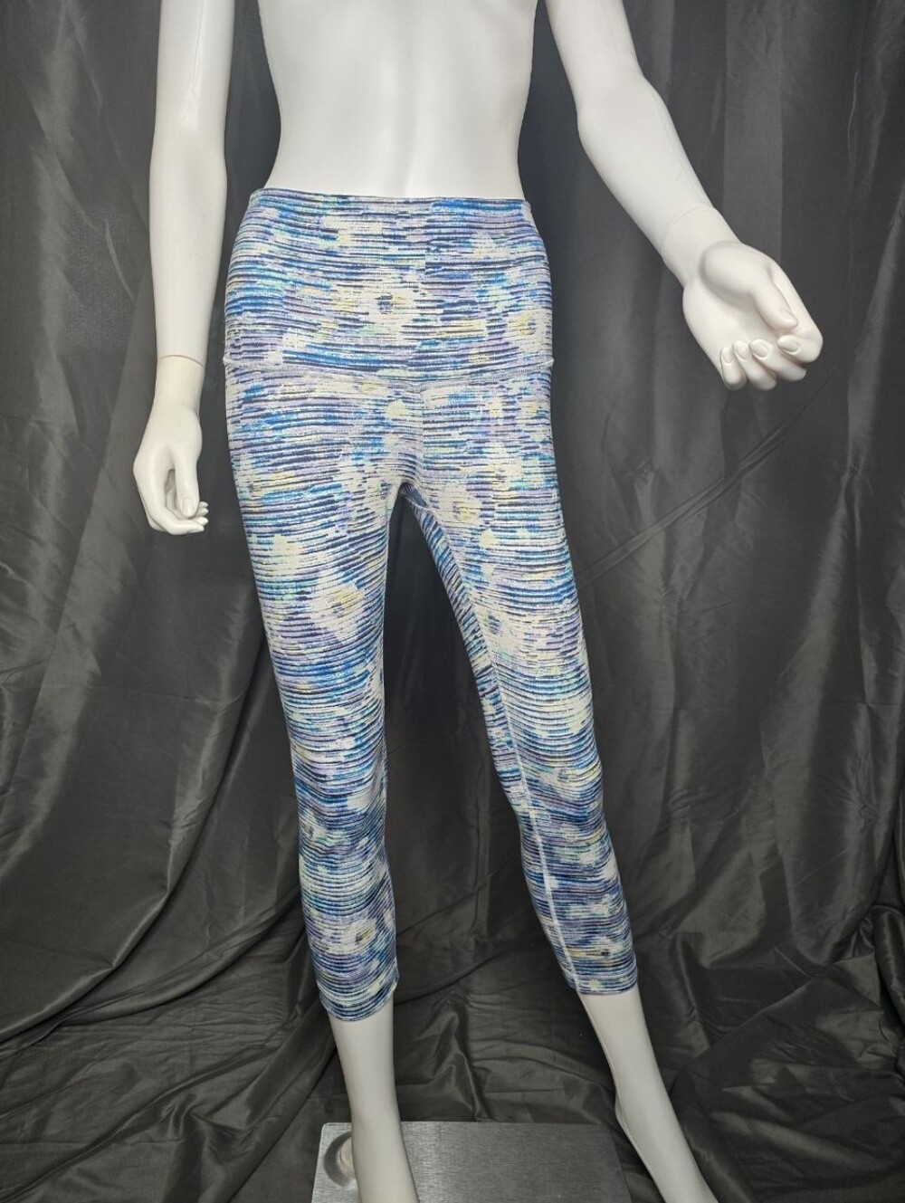 Lululemon Blue Multi-Color Patterned High-Waist Cropped Leggings Size 6